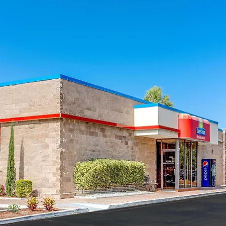 Days Inn By Wyndham Bradenton - Near The Gulf